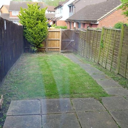 Milton Keynes Luxury Short Stay House With Wifi And Free Parking Wolverton  Экстерьер фото