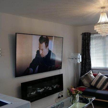Milton Keynes Luxury Short Stay House With Wifi And Free Parking Wolverton  Экстерьер фото