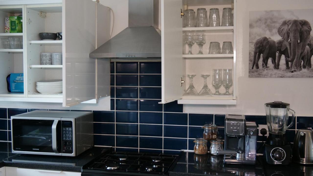 Milton Keynes Luxury Short Stay House With Wifi And Free Parking Wolverton  Экстерьер фото
