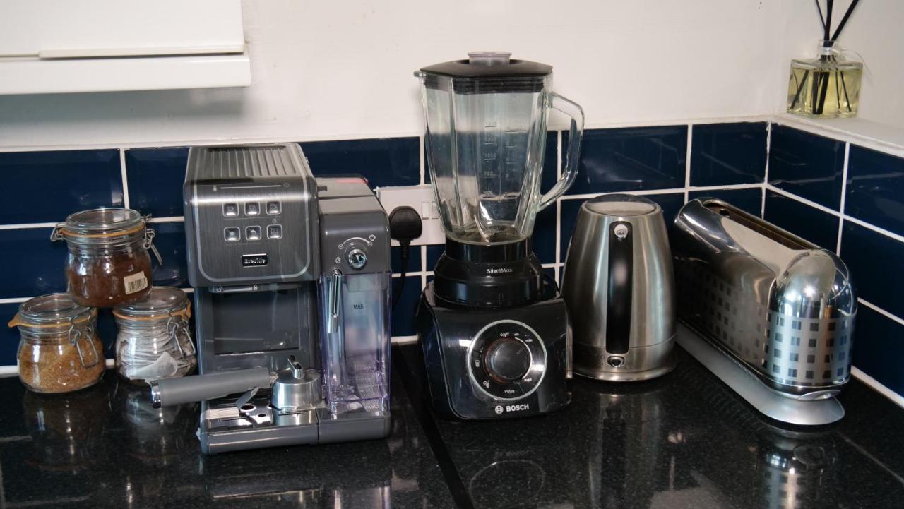 Milton Keynes Luxury Short Stay House With Wifi And Free Parking Wolverton  Экстерьер фото