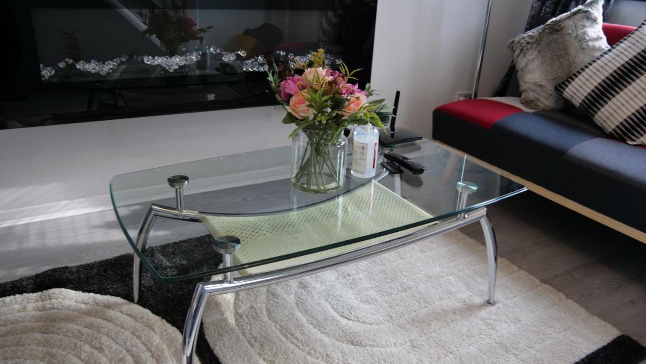 Milton Keynes Luxury Short Stay House With Wifi And Free Parking Wolverton  Экстерьер фото