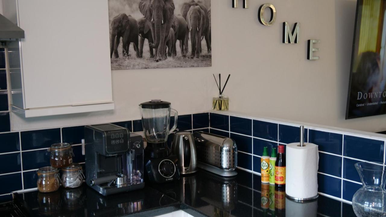 Milton Keynes Luxury Short Stay House With Wifi And Free Parking Wolverton  Экстерьер фото