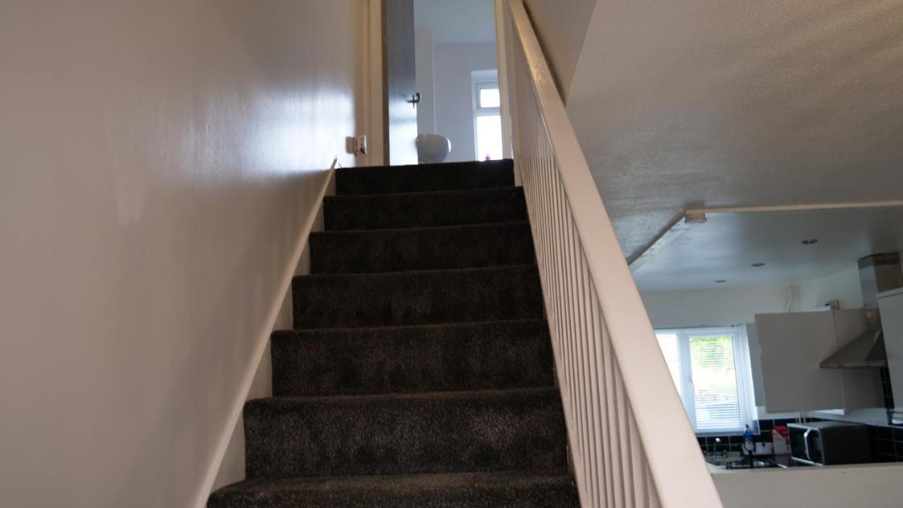 Milton Keynes Luxury Short Stay House With Wifi And Free Parking Wolverton  Экстерьер фото