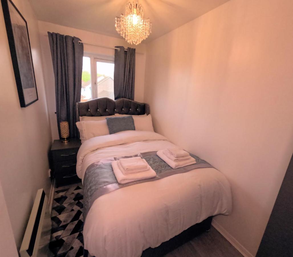 Milton Keynes Luxury Short Stay House With Wifi And Free Parking Wolverton  Экстерьер фото